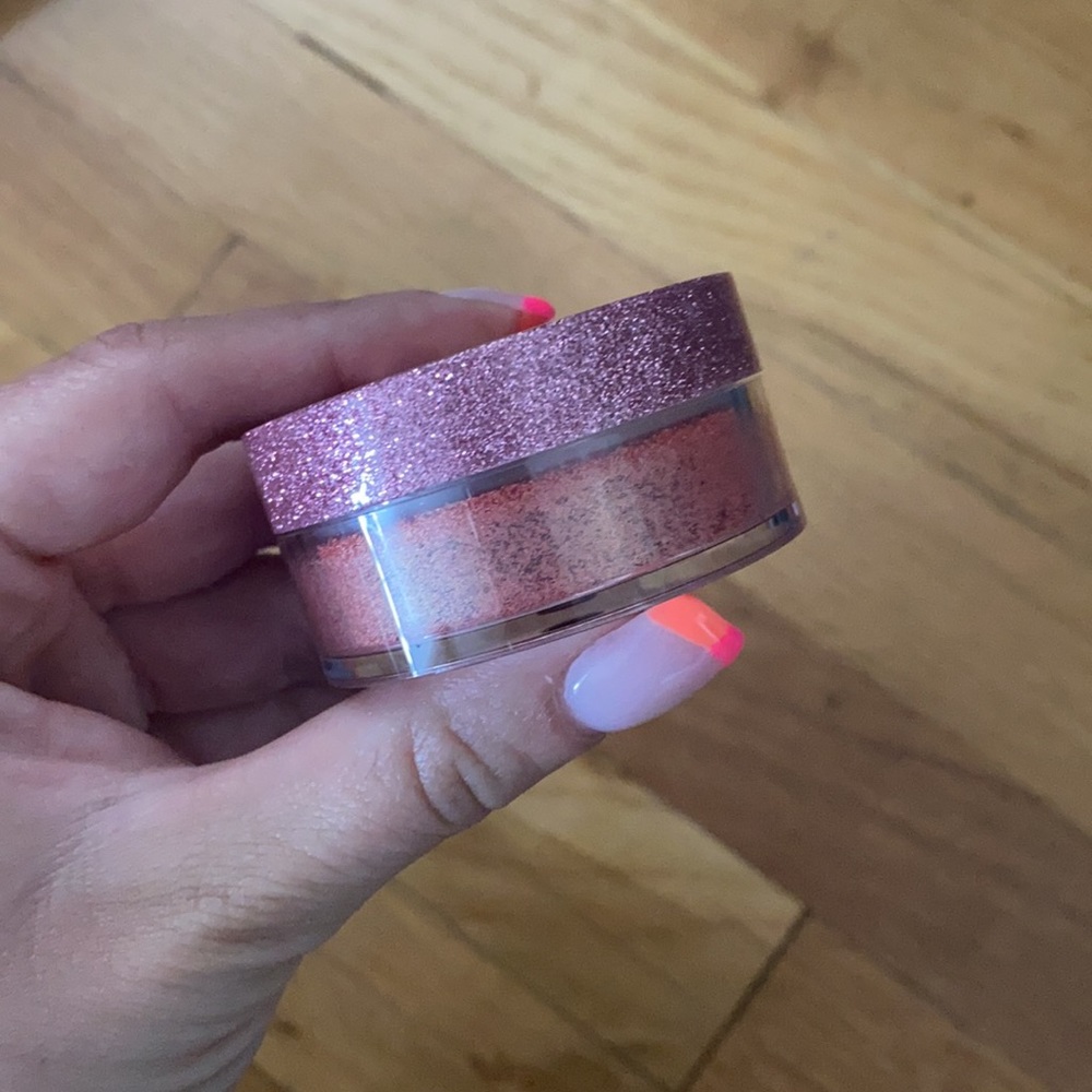 Anastasia Beverly Hills loose highlight